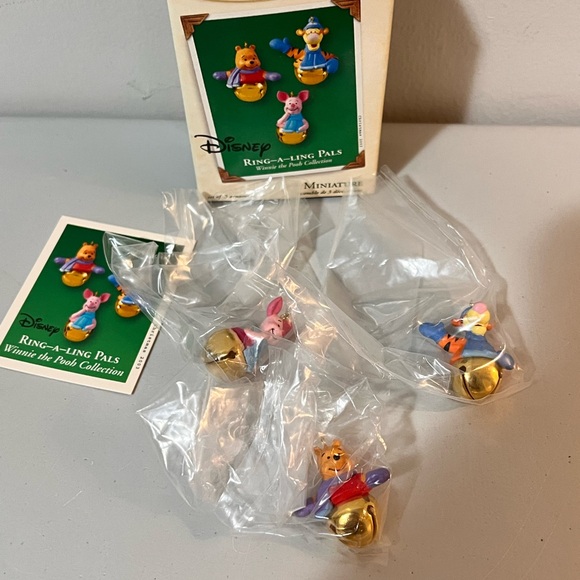 Hallmark Keepsake Disney Winnie The Pooh Collection Ring-A-Ling Pals 2003 Minis - Picture 1 of 9